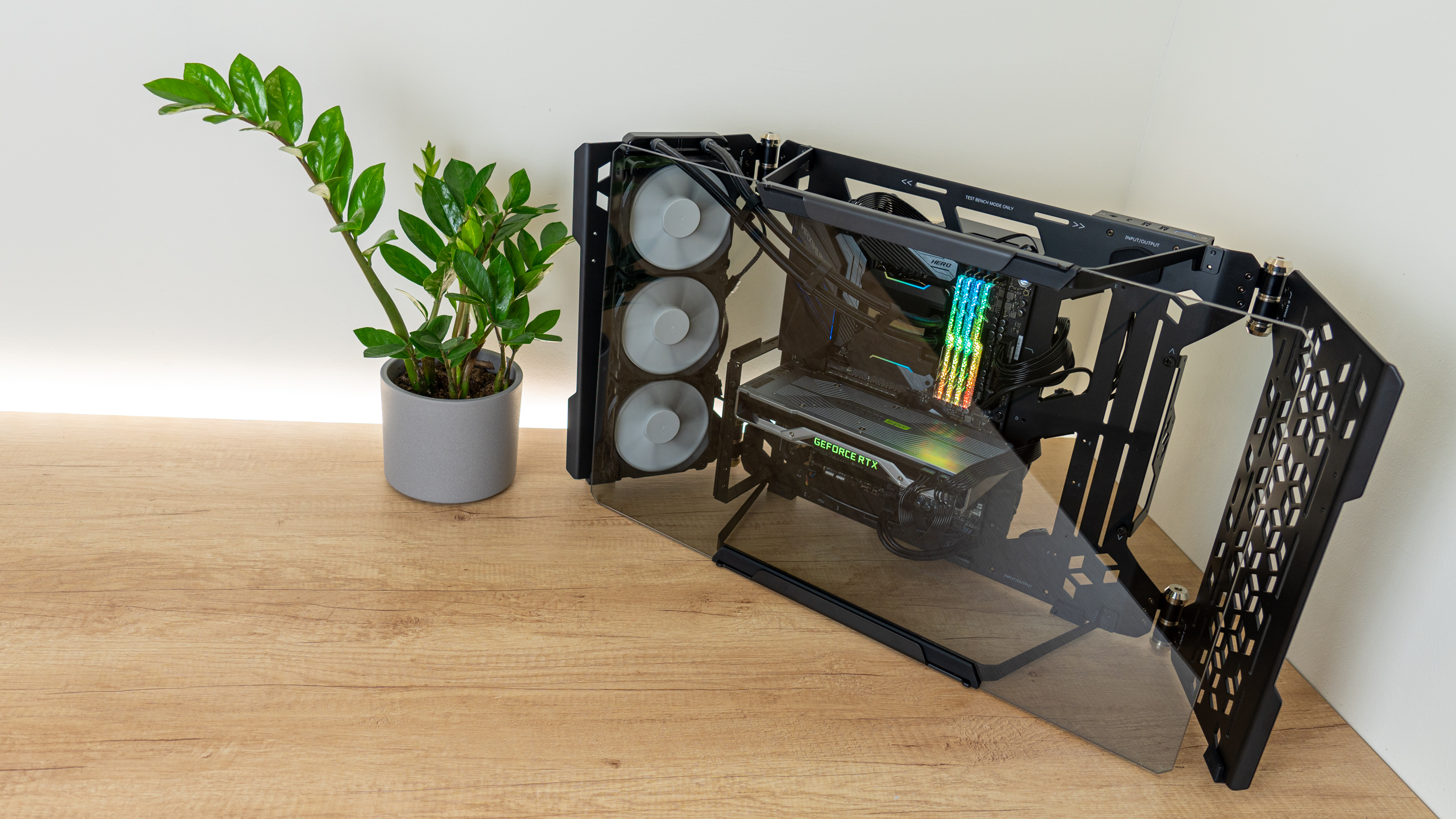 Cooler Master MasterFrame 700 Review: A Talented Showcase | Tom's