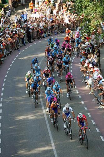 Boogerd leads the bunch up the Cauberg