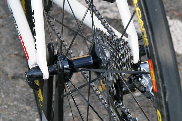 Full carbon tubular rims are laced to aluminum hubs with stainless steel spokes and standard nipples.