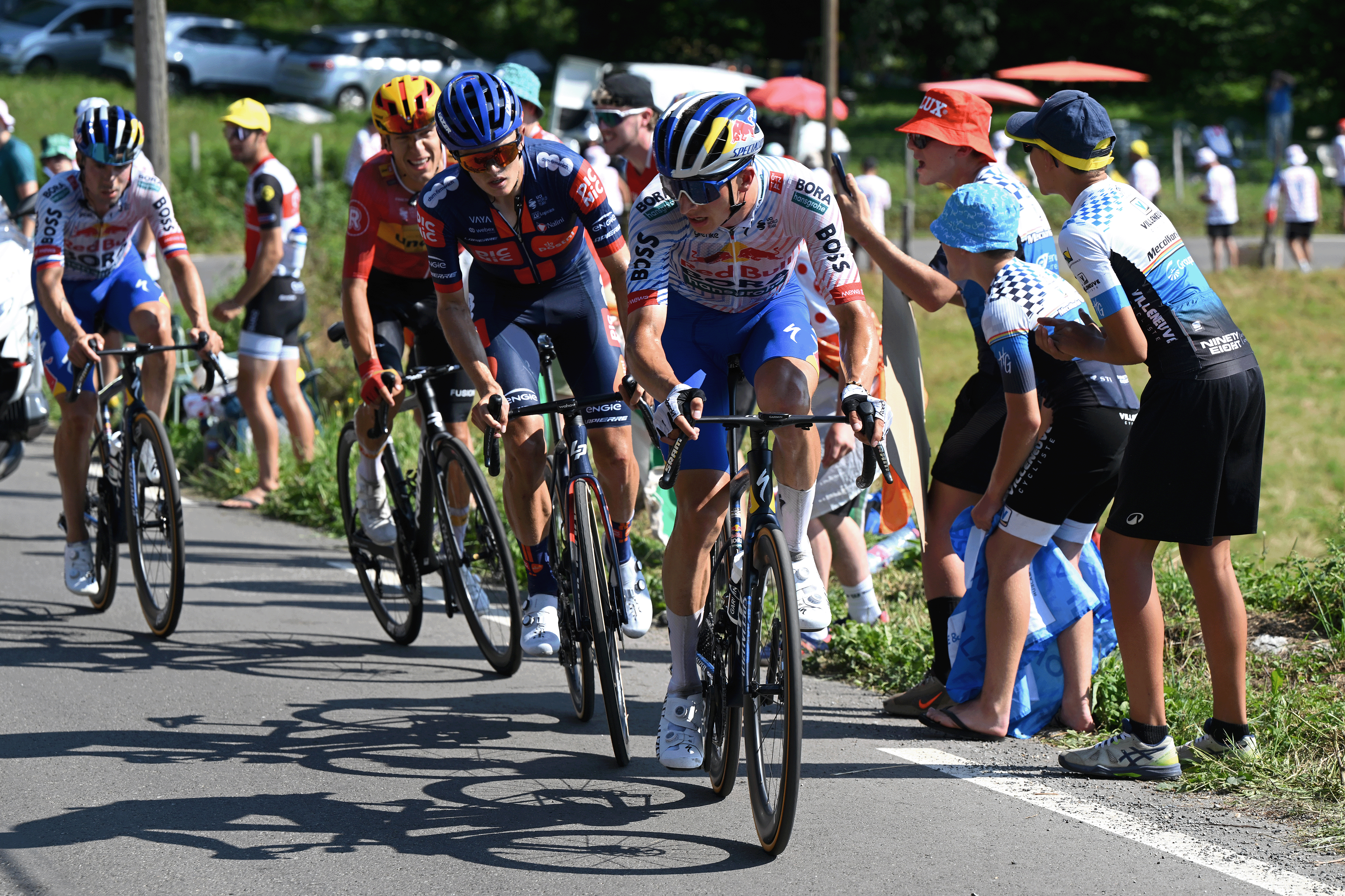 HAUTACAM, FRANCE - JULY 17: (L-R) Oscar Onley of Great Britain and Team Picnic PostNL and Florian Lipowitz of Germany and Team Red Bull - BORA - hansgrohe compete during the 112th Tour de France 2025, Stage 12 a 180.6km stage from Auch to Hautacam 1519m / #UCIWT / on July 17, 2025 in Hautacam, France. (Photo by Dario Belingheri/Getty Images)