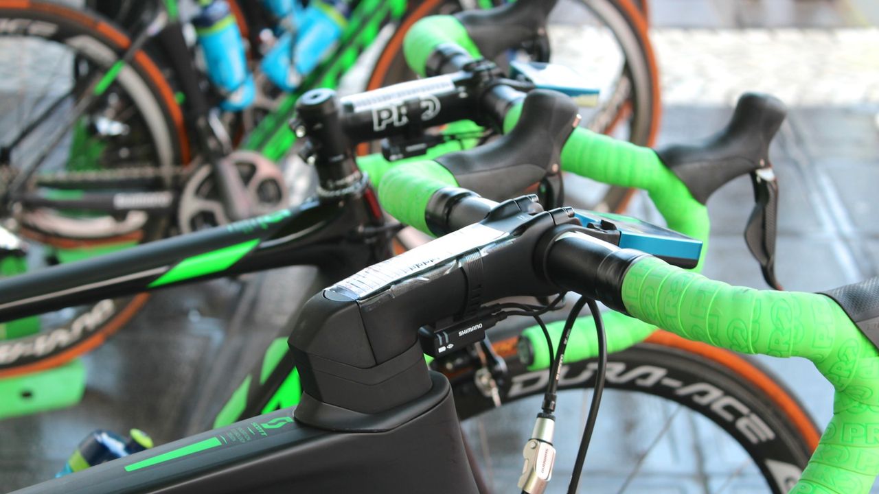 Orica-Greenedge has a mix of integrated Scott Foil stems and standard options