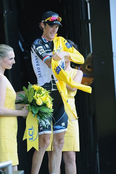 Andy Schleck (Saxo Bank) remains in the overall lead.