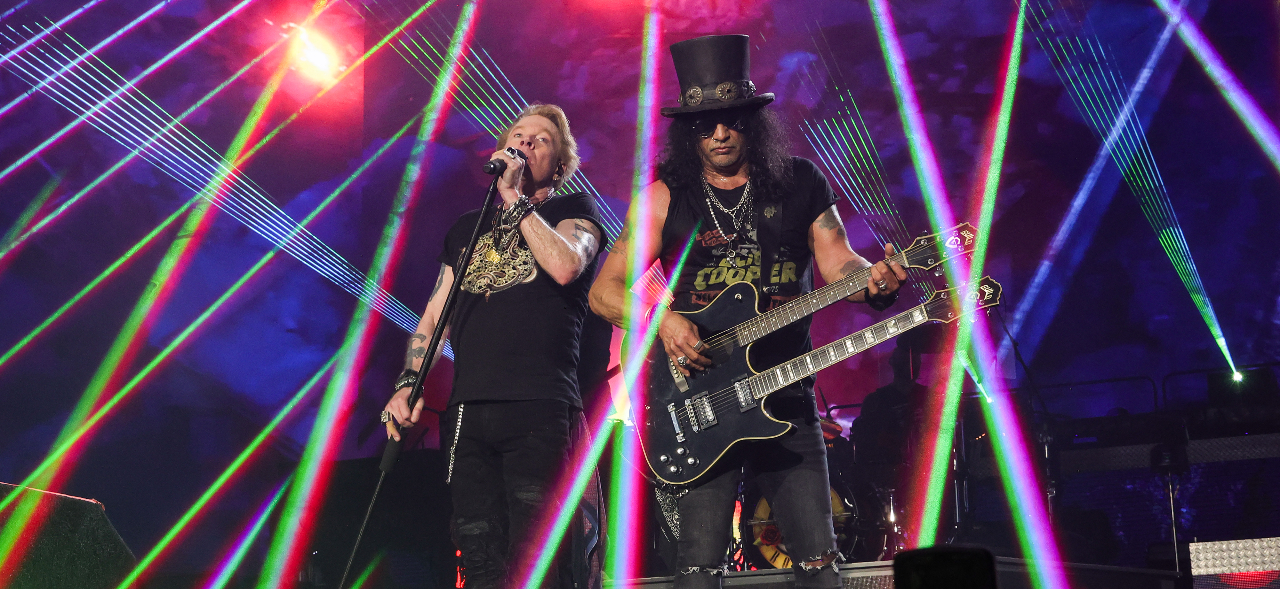 Axl and Slash on stage
