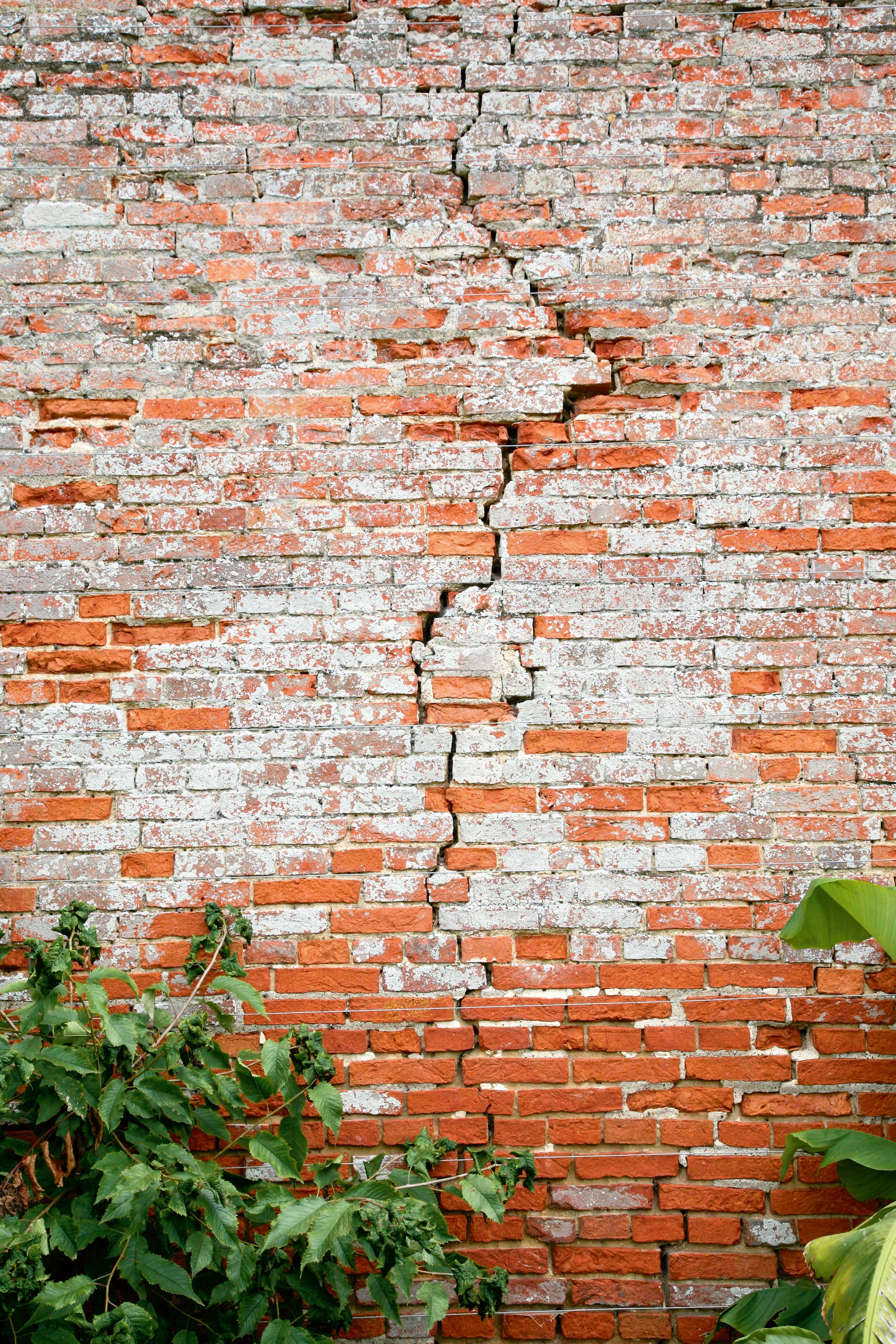 How to deal with cracks in walls and structural problems in old