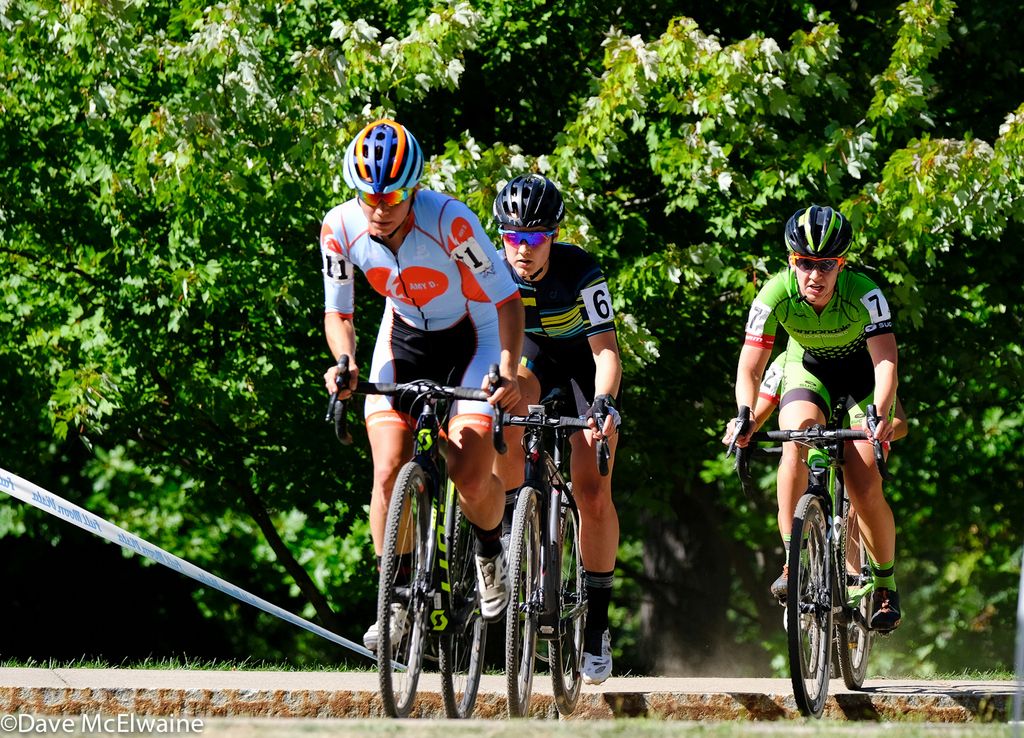 Rebecca Fahringer (Amy D Foundation) battling Kaitie Antonneau (Cannondale) and Elle Anderson (Elle Anderson Racing) for second place.