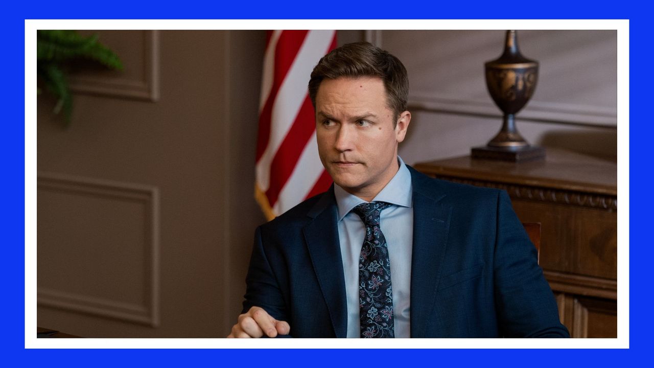 scott porter as paul in ginny &amp; georgia season 2