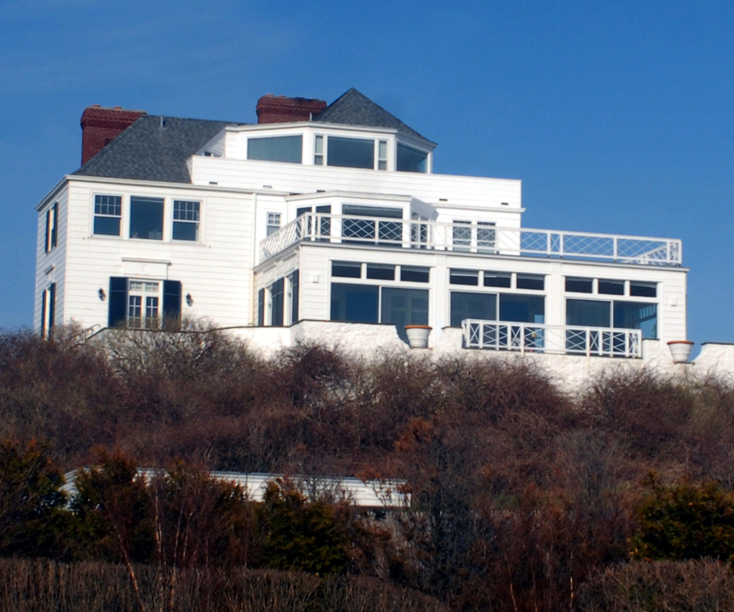 An exterior of Taylor Swift&#039;s Rhode Island house