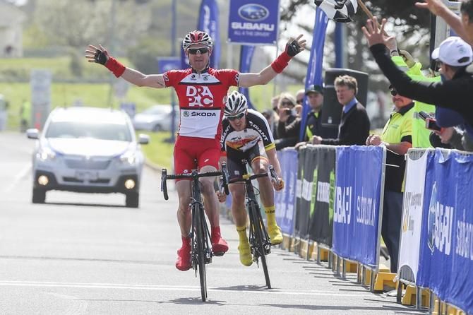 Bernie Sulzberger (Drapac) closes out the sprint to take stage 6