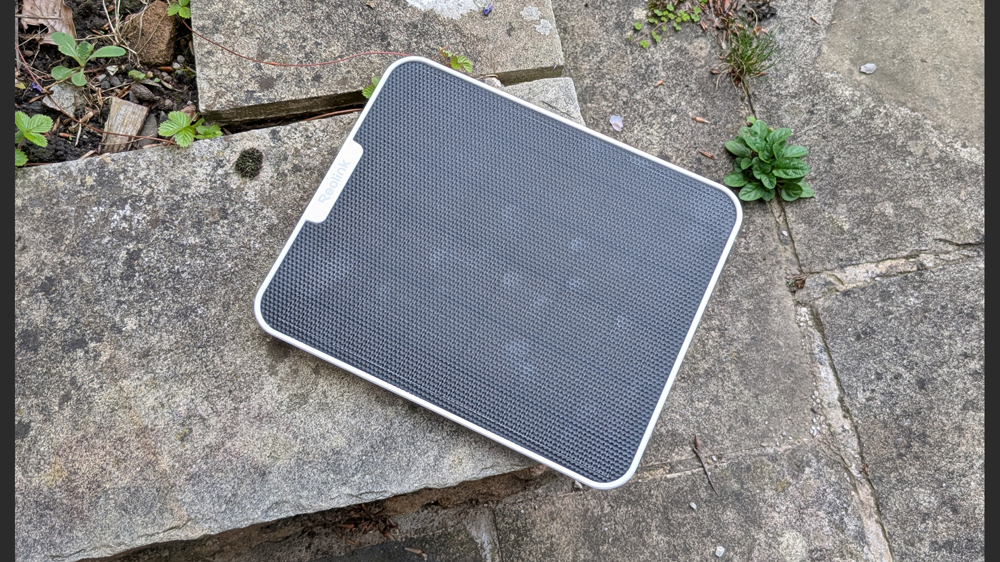 Reolink Altas PT Ultra camera solar panel