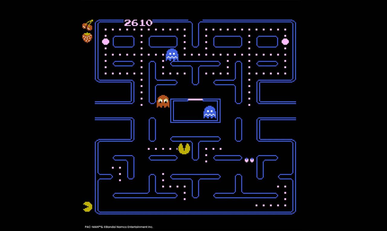 Pac-Man 7800 gameplay featuring blue maze with blue and orange ghosts.