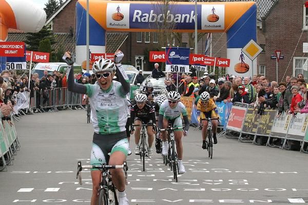 Loes Gunnewijk (Nederland Bloeit) charges to a win.