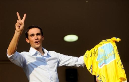 Contador lets everyone know that he's just won his second Tour de France at a public appearance in Pinto, Spain.