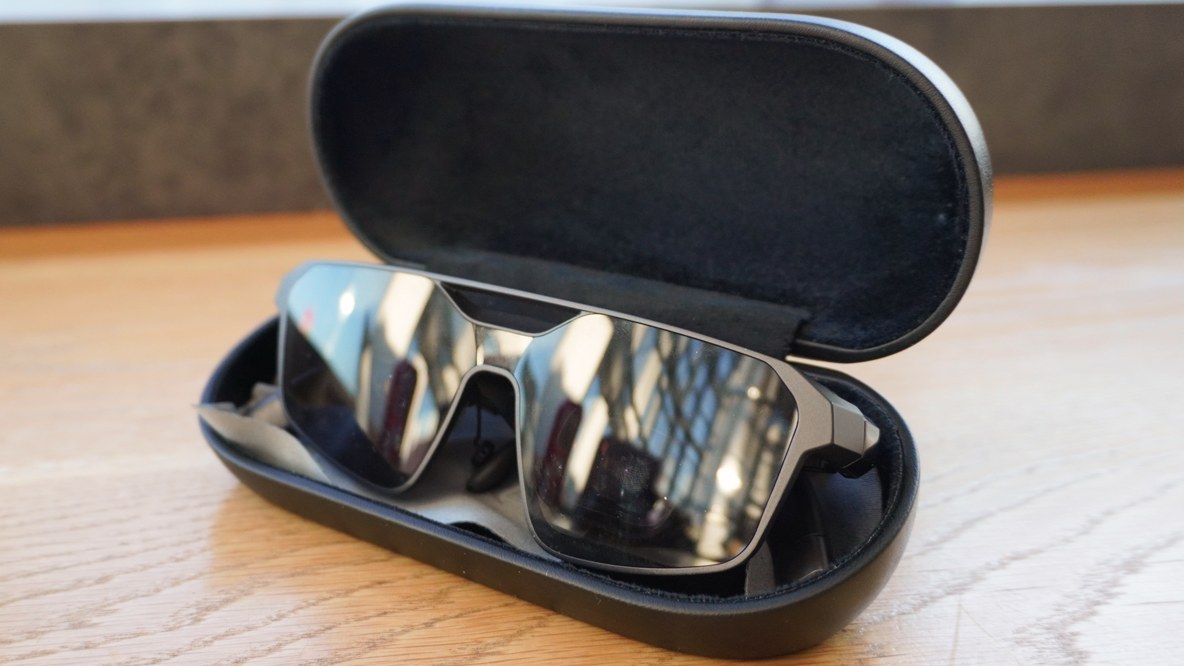 Asus ROG Xreal R1 AR Glasses