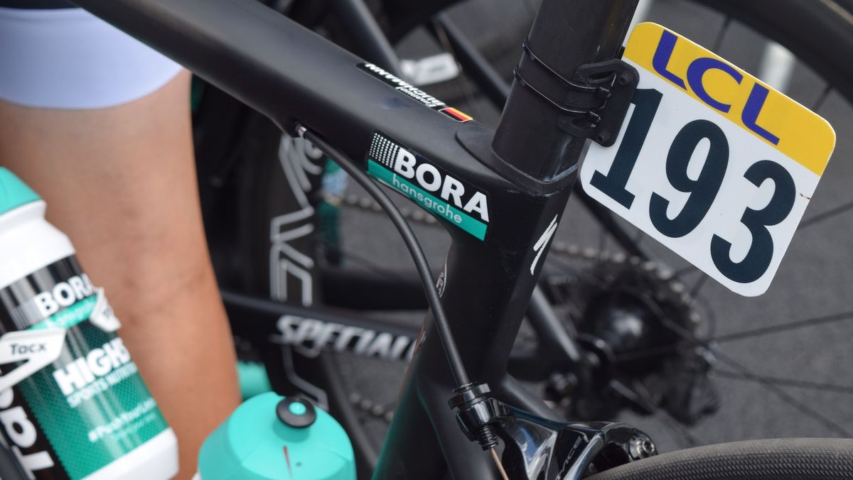 A rubber cover conceals the seat post clamp bolt
