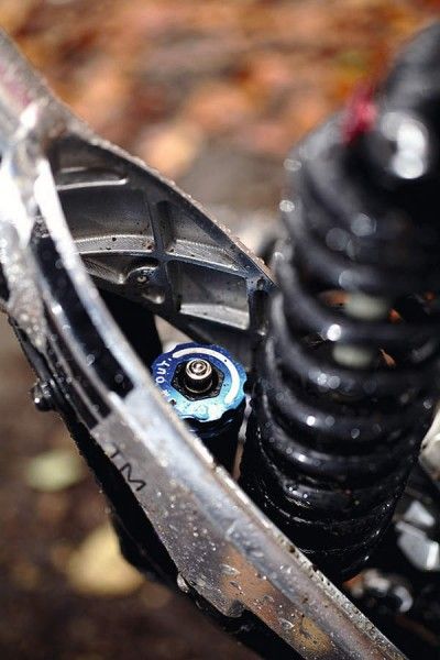 A low slung shock means a low centre of gravity