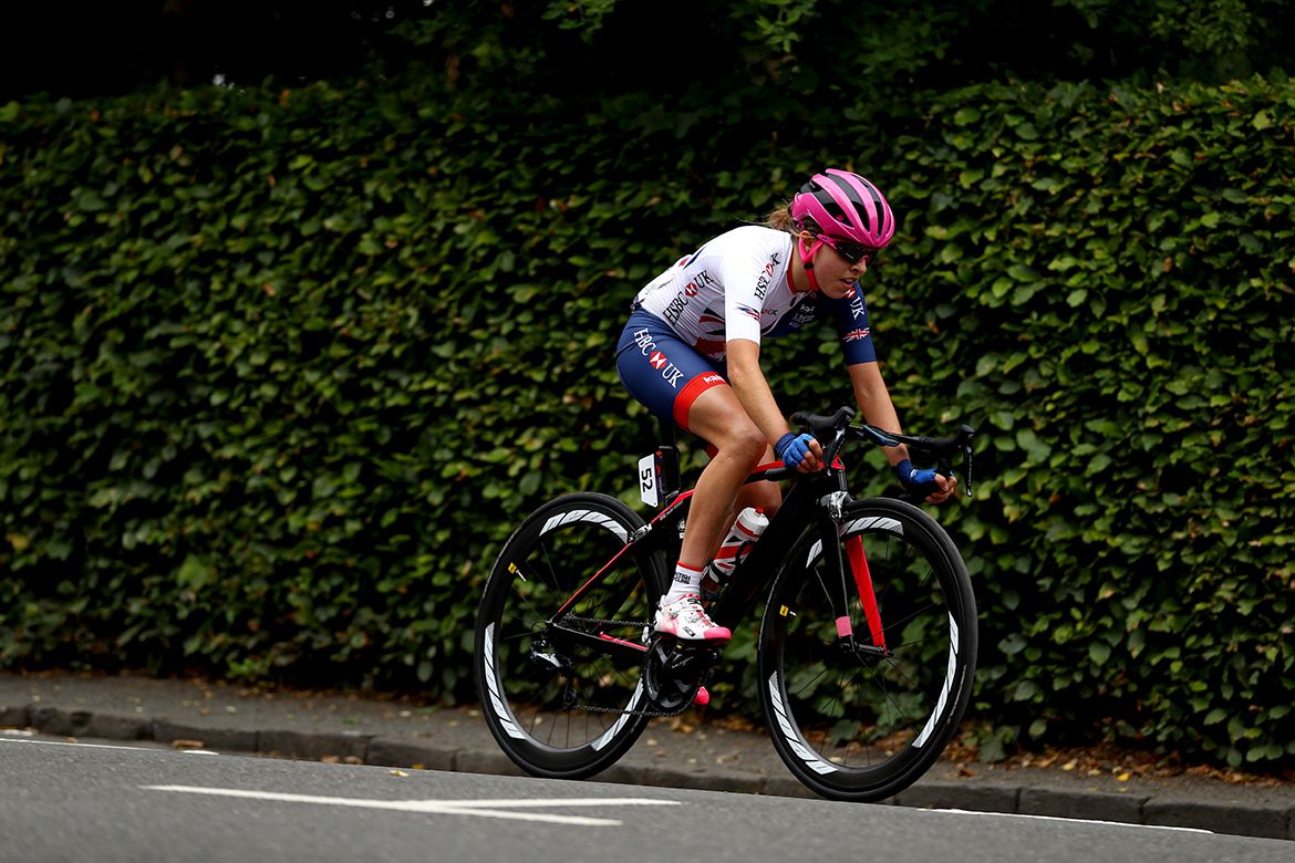 Sophie Wright (Great Britain) on a solo attack