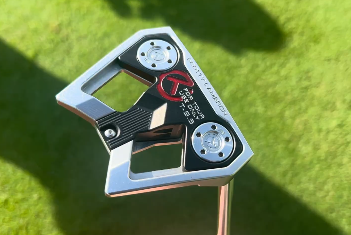 A close-up of David Puig's Scotty Cameron putter