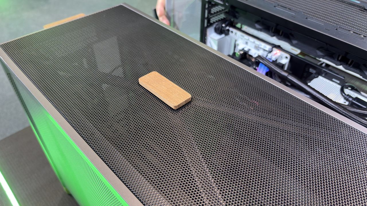 Montech Ten Wood case diffuser on a PC case