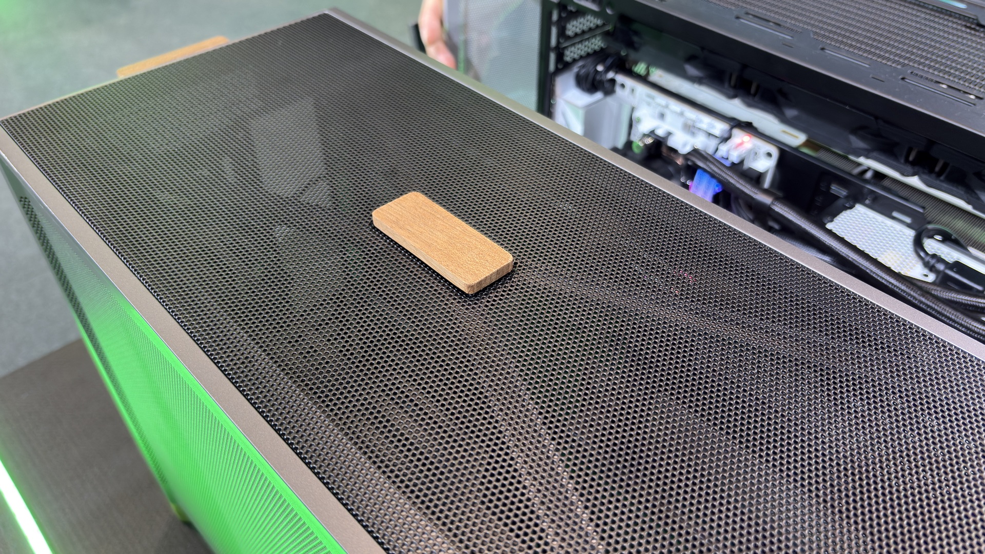 Montech Ten Wood case diffuser on a PC case
