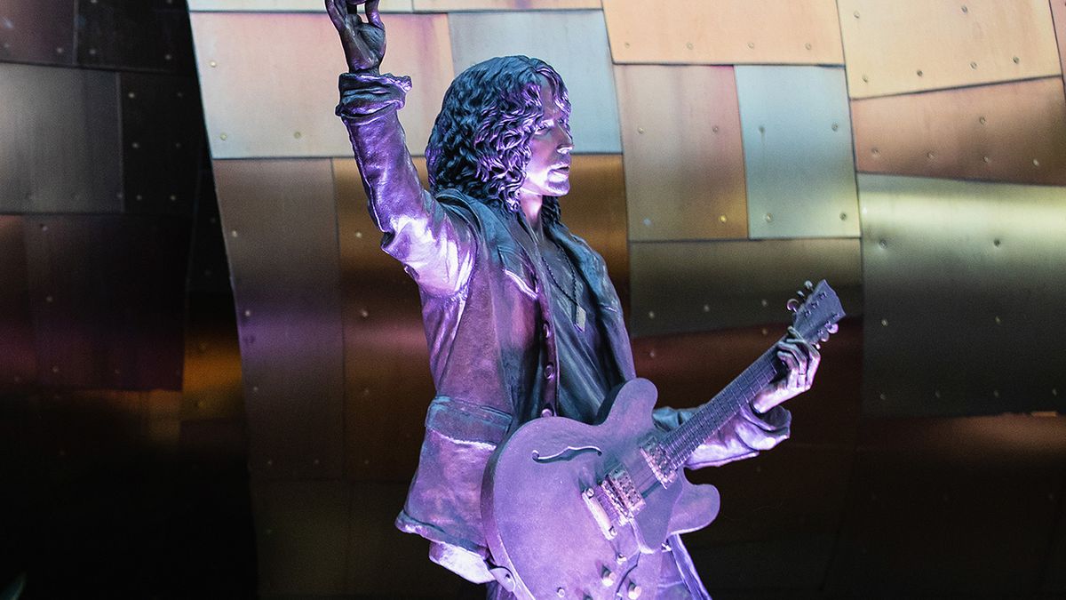 The statue of Chris Cornell outside Seattle&#039;s Museum Of Pop Culture