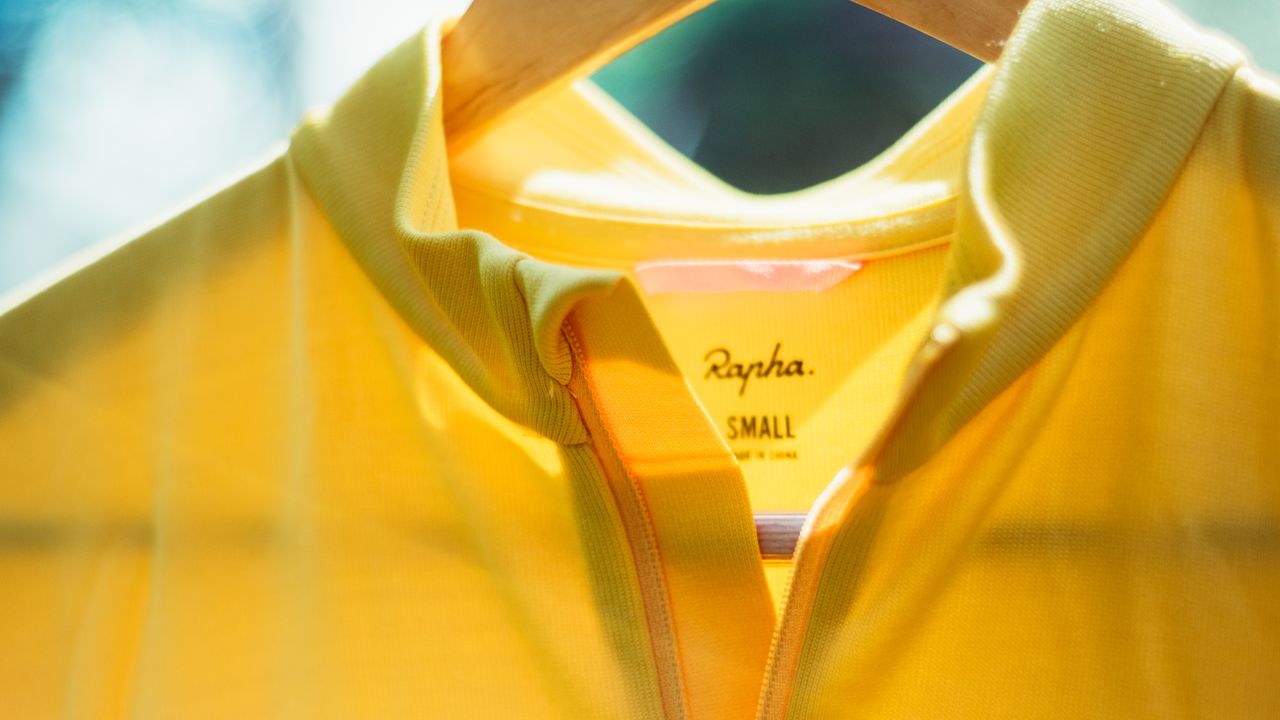 The neck of a yellow jersey