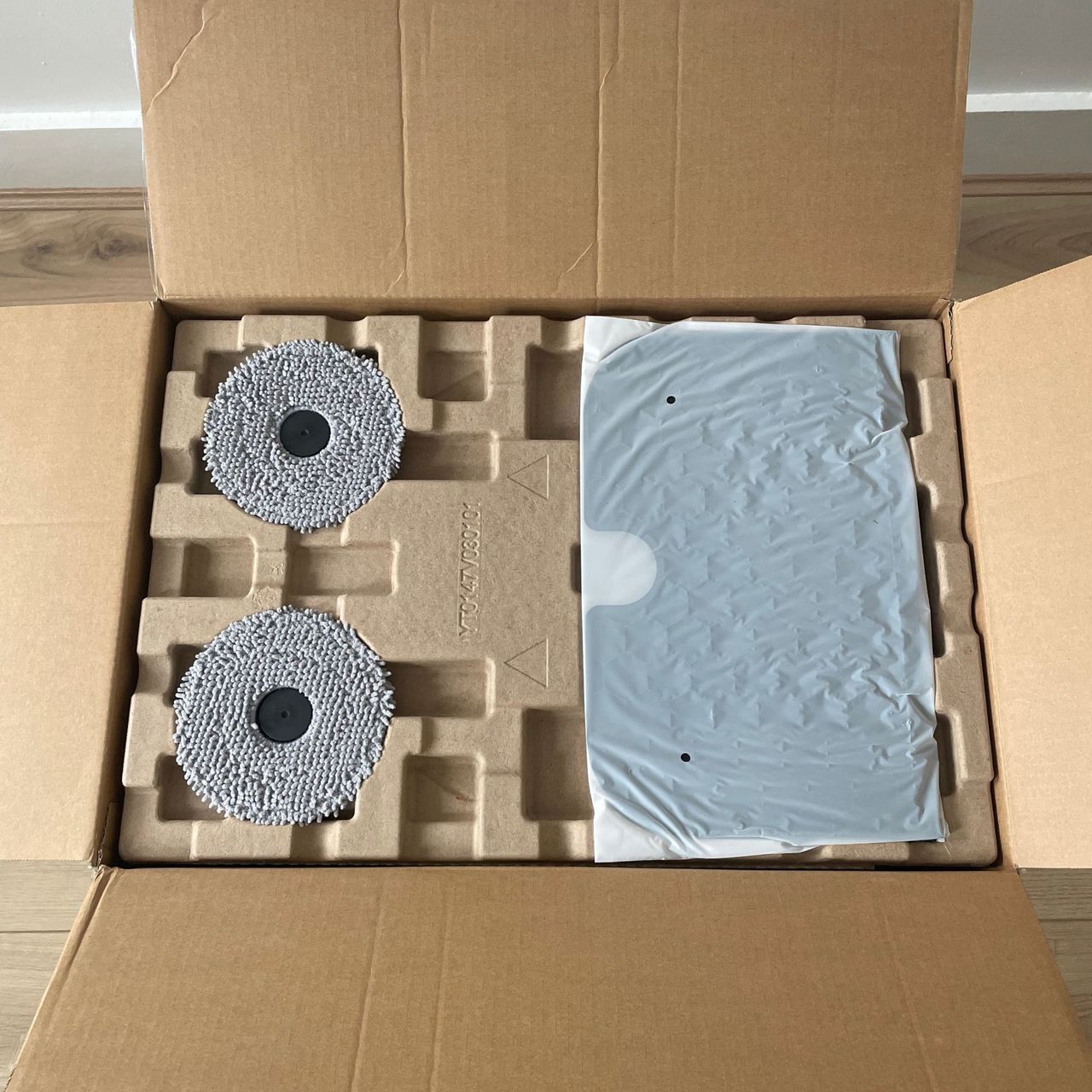 Roborock QV 35S Robot Vacuum box open, looking into the contents inside