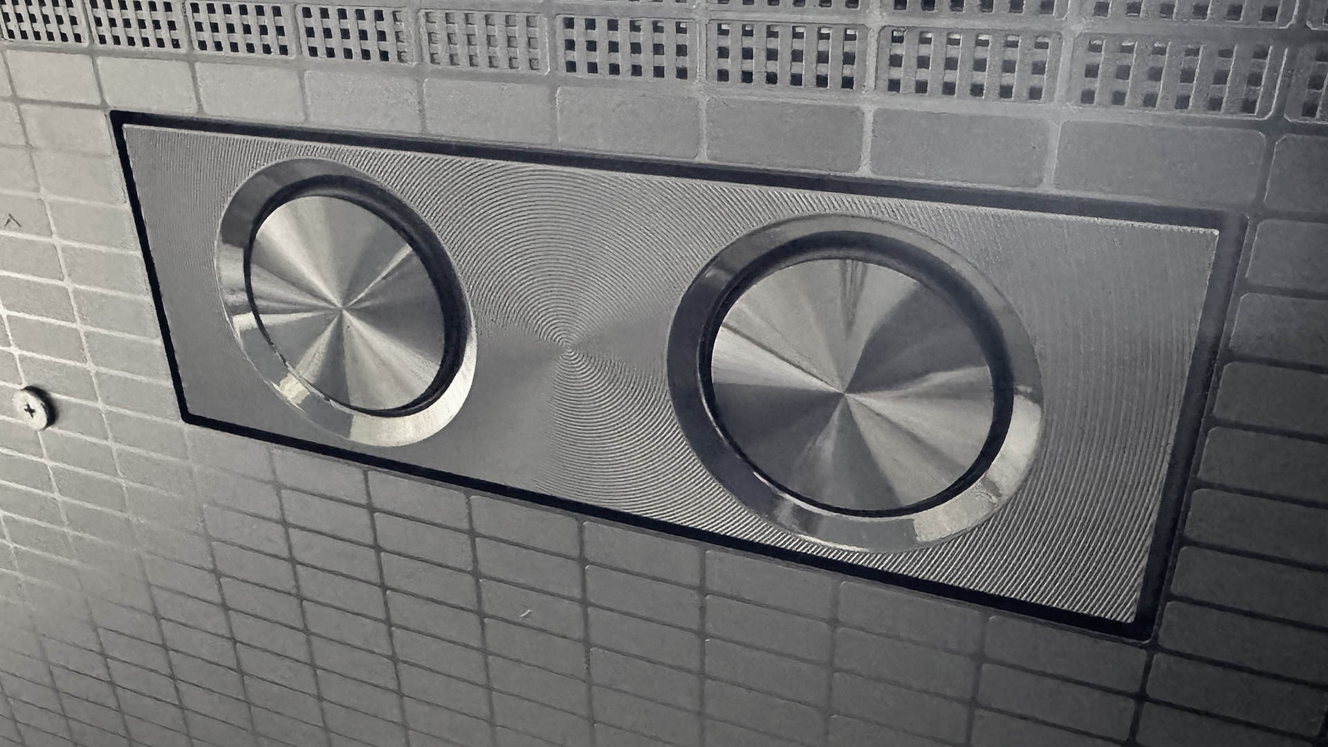 Hisense 65U8QT 4K TV rear of set detail of speakers