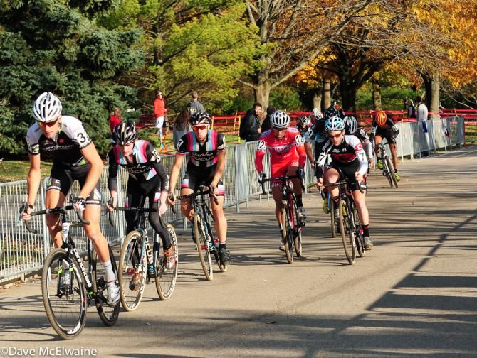 Ryan Trebon (Cannondale Cyclocrossworld.com) leads a chase group early in the race