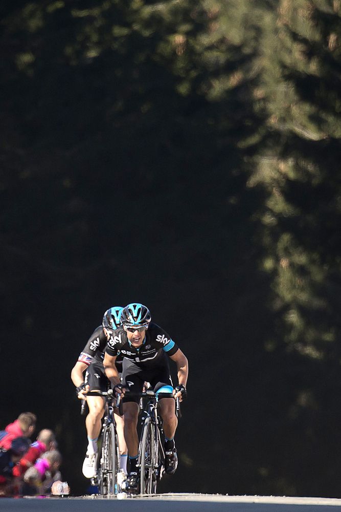 Richie Porte (front) sprints to win, ahead of Great Britain's Geraint Thomas.