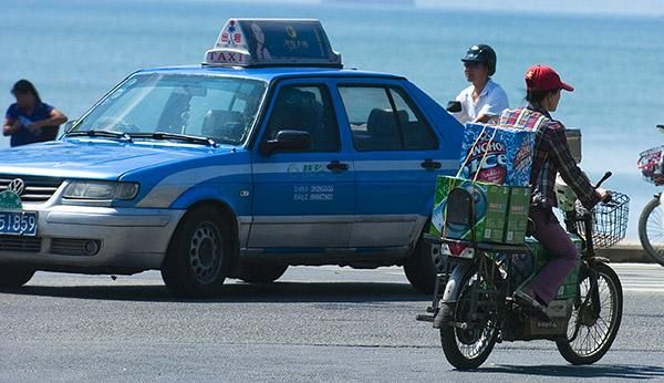 Gee, where is this hotel? I need to get these beers to the Astana boys before their after-tour party starts.