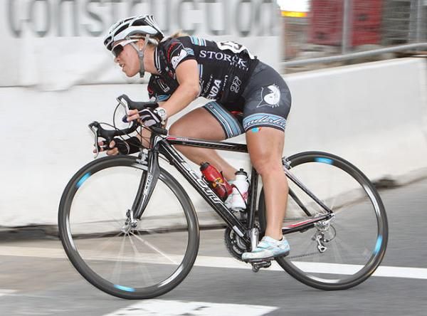 Kacey Manderfield (Vanderkitten Racing) corners like a Formula One driver- all that track racing is paying off.