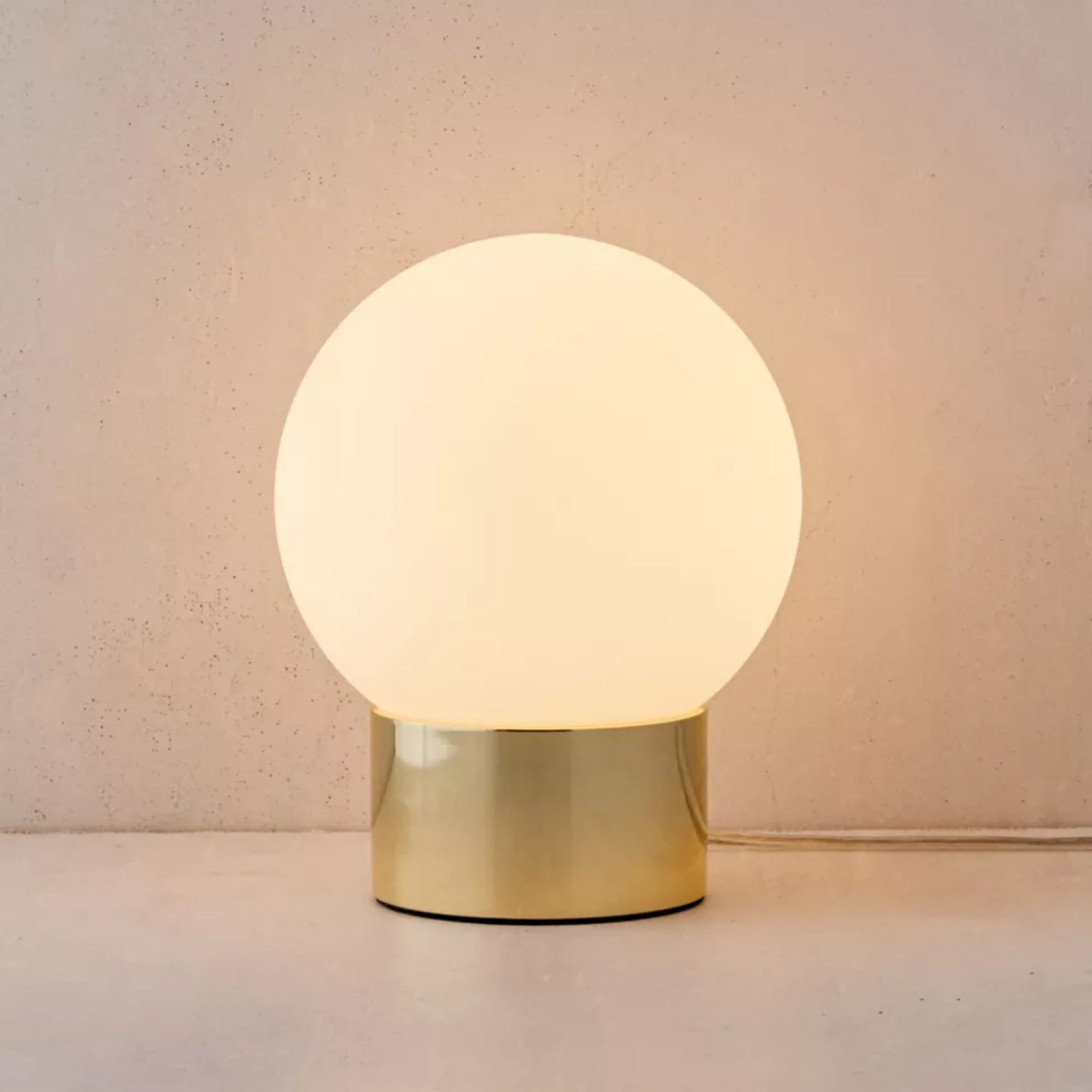 Lampu meja globe