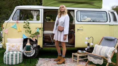 Lucy Punch as Amanda in Amandaland