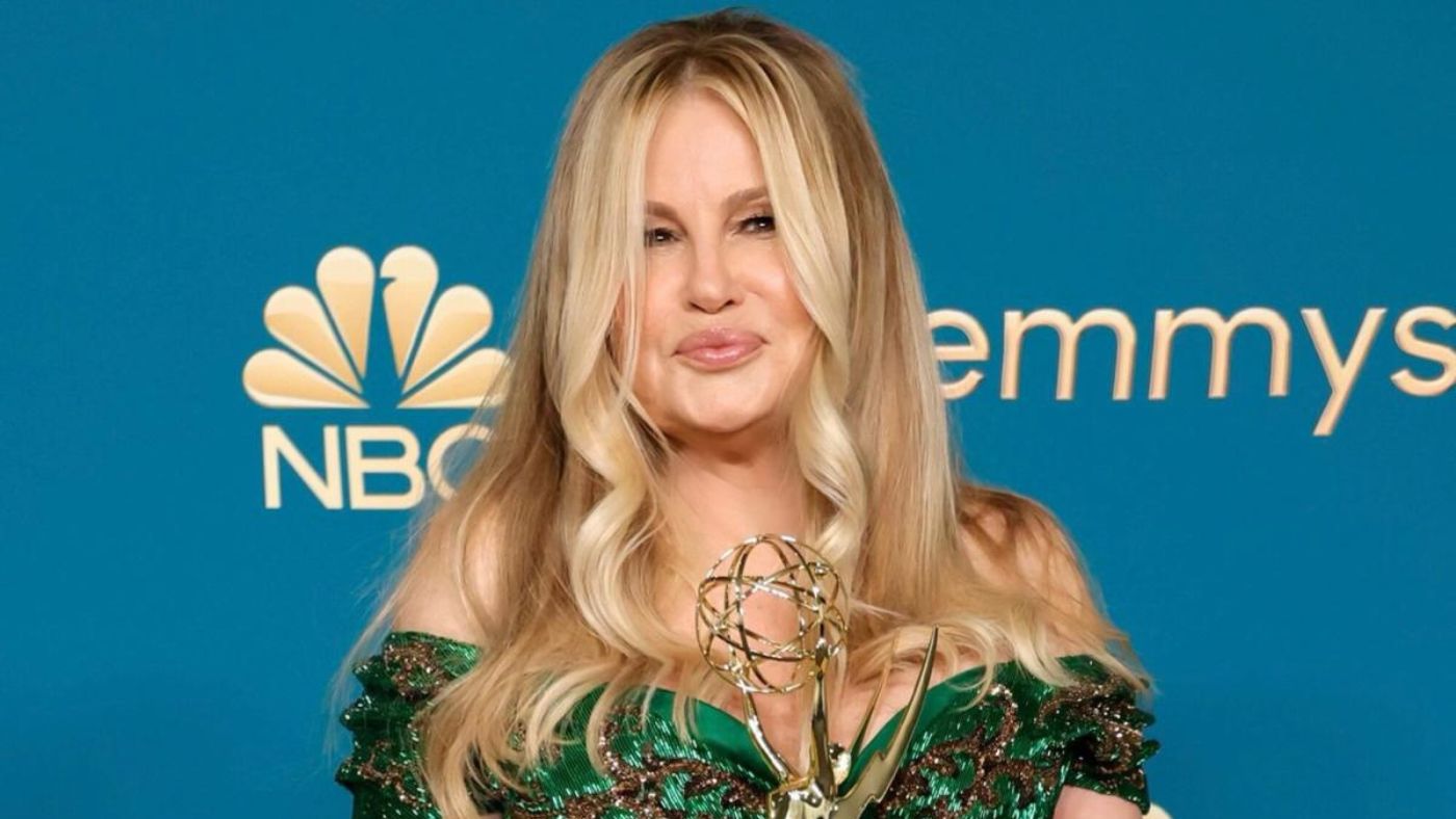 What is Jennifer Coolidge's net worth?