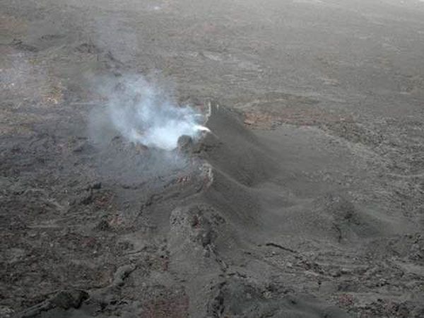 volcanic-cone-afar-desert-101019-02