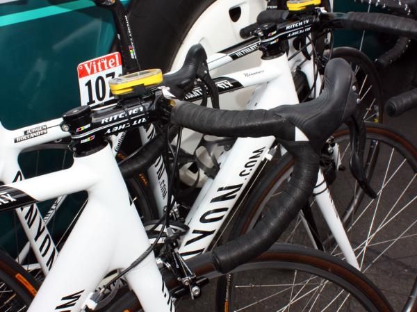 Double-wrapped bars adorn this Omega Pharma-Lotto Canyon.