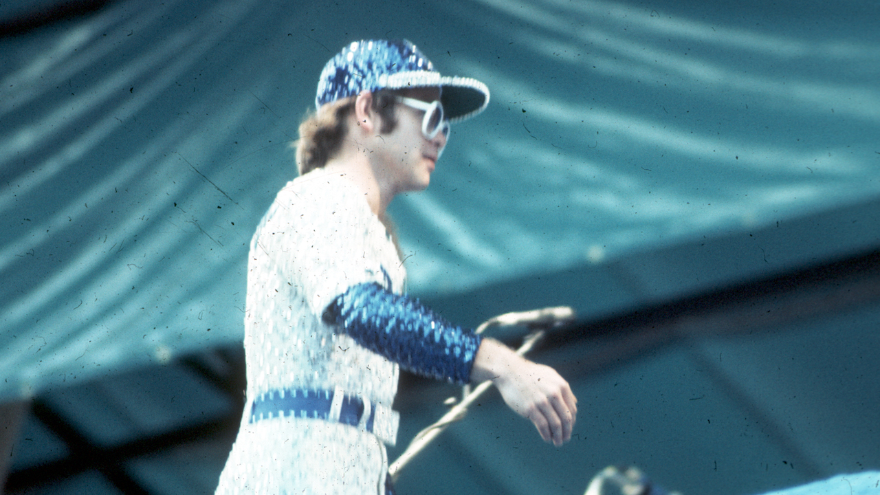 Elton John at Dodgers Stadium 1975 Re-Print 4x6 #1050