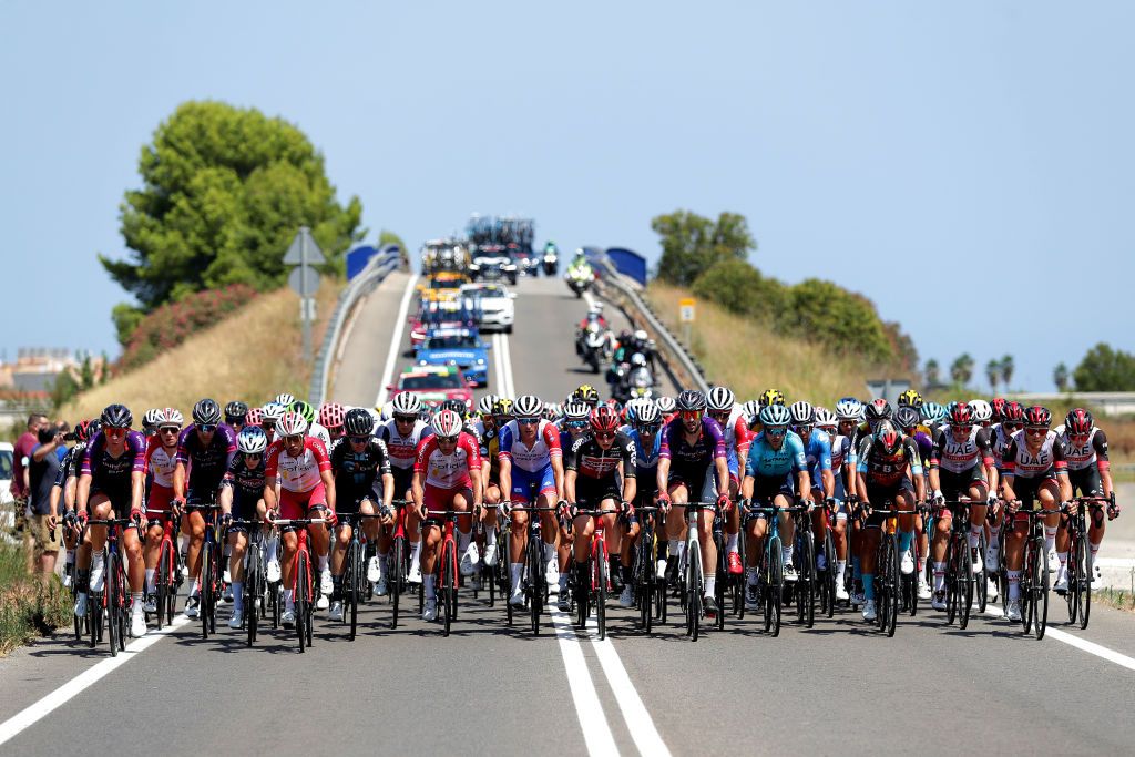 BALCON DE ALICANTE SPAIN AUGUST 20 A general view of the peloton compete during the 76th Tour of Spain 2021 Stage 7 a 152km stage from Ganda to Balcn de Alicante lavuelta LaVuelta21 on August 20 2021 in Balcn de Alicante Spain Photo by Gonzalo Arroyo MorenoGetty Images