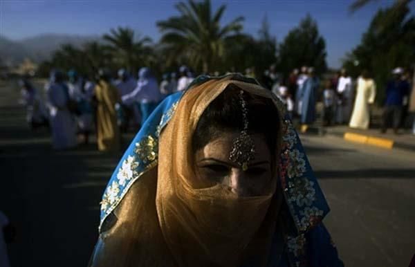 An Omani singer and dancer performed at the finish of stage 3.