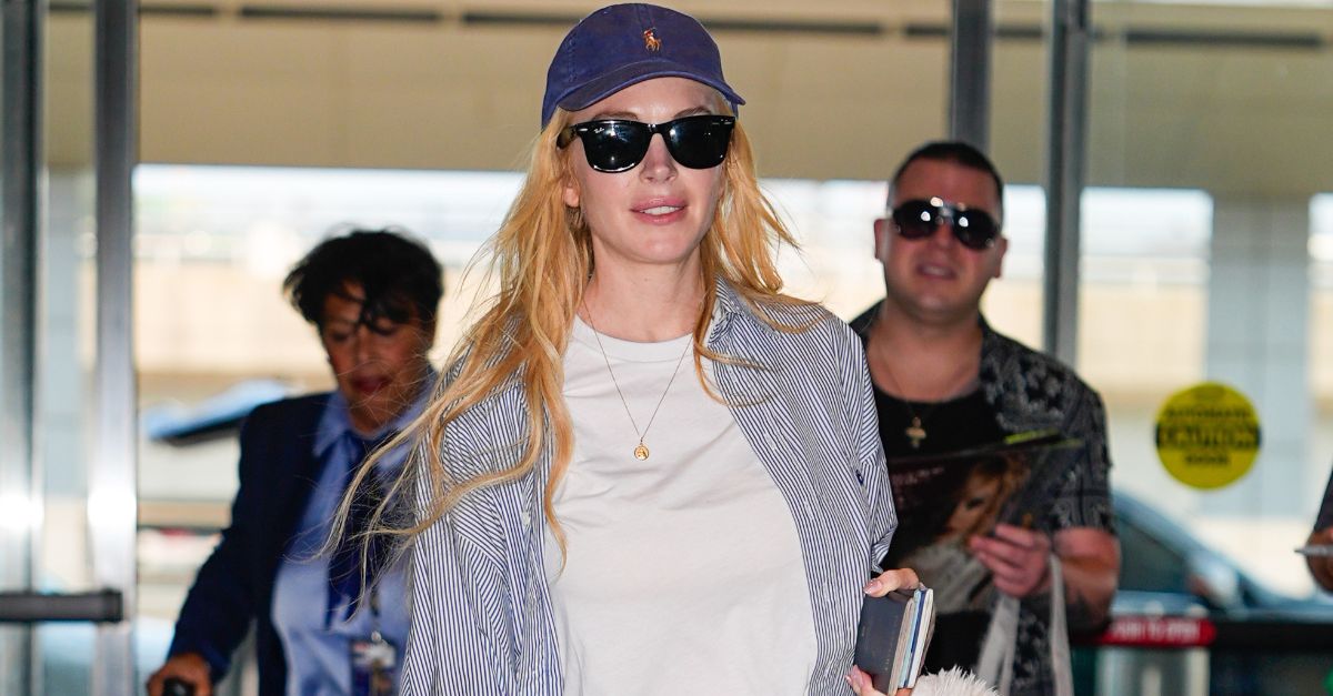 Leggings at the Airport Just Make Sense—in This Chic Colour, They Look Much More Elevated