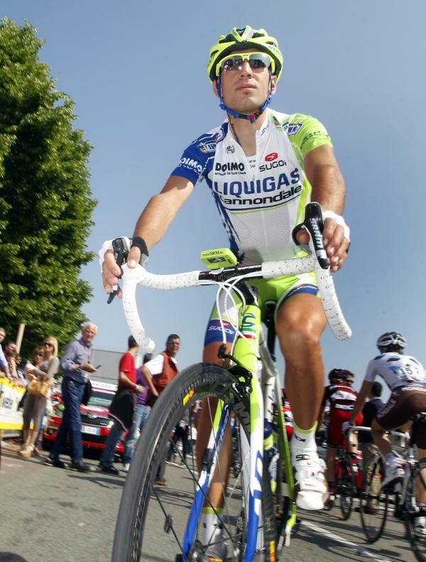 Nibali makes his way to the start line
