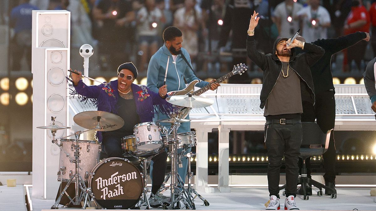 Dr Dre, Snoop Dogg, 50 Cent, Mary J Blige and Kendrick Lamar light up