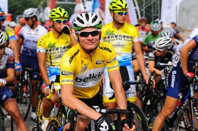 Moreno Hofland (Belkin) in the leader's jersey