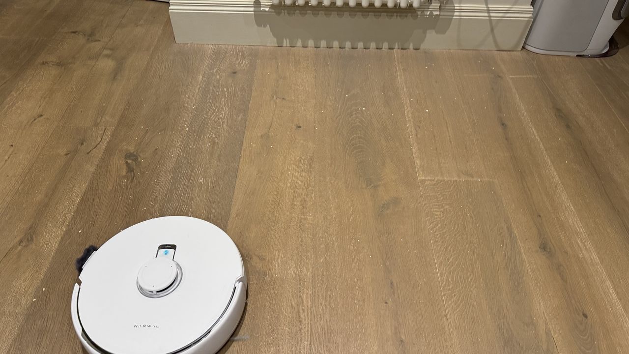 testing the Narwal Freo Z Ultra for mopping and vacuuming skills