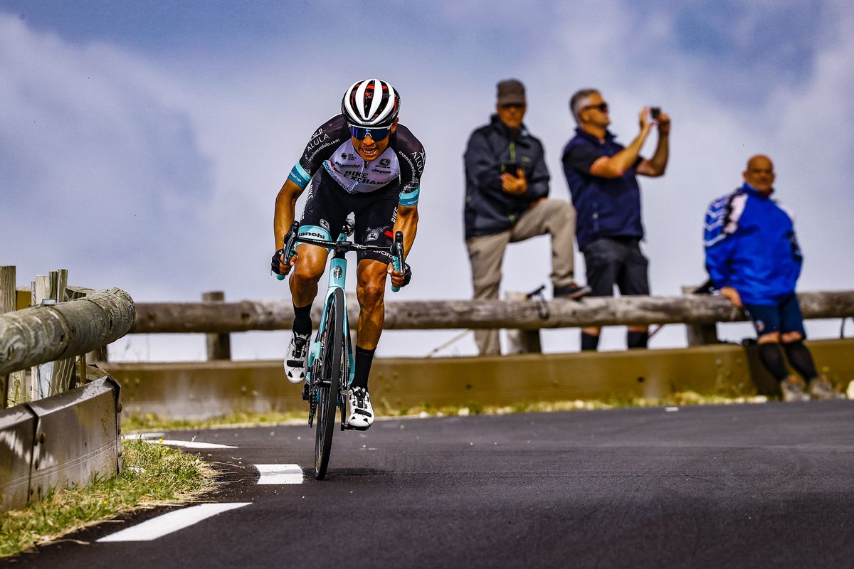 Tour de France 2021 - 108th Edition - 11th stage Sorgues - Malaucene 198,9 km - 07/07/2021 - Esteban Chaves (COL - Team Bikeexchange) - photo Luca Bettini/BettiniPhoto&Acirc;&copy;2021