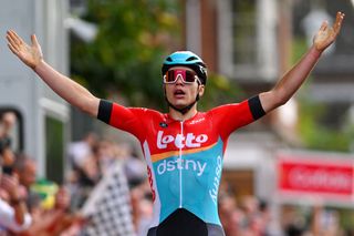 Arnaud De Lie wins Famenne Ardenne Classic with one leg