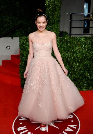 Hailee Steinfeld arrives at the Vanity Fair Oscar party