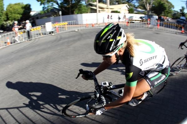 Eventual race winner, Alexis Rhodes (GreenEDGE-AIS) corners into the start / finish straight.