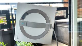 WinBot W2 Omni cleaning window