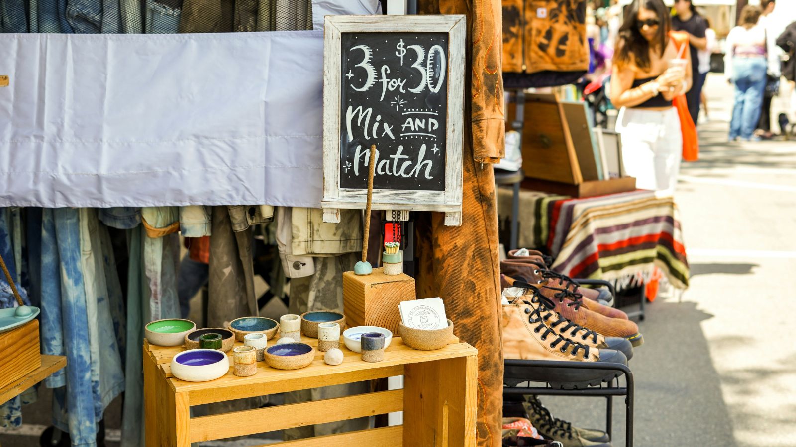A deal sign at an antiques flea market
